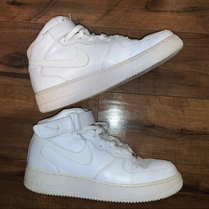 SOLD NIKE AIR FORCE 1 MID